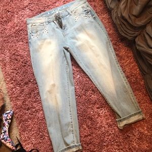 Never worn! Distressed J-Lo boyfriend jean